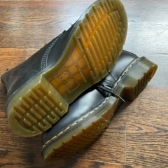 NIB, Dr. Marten's 1460 Black Smooth Leather Boot Size 7 - Picture 4 of 7